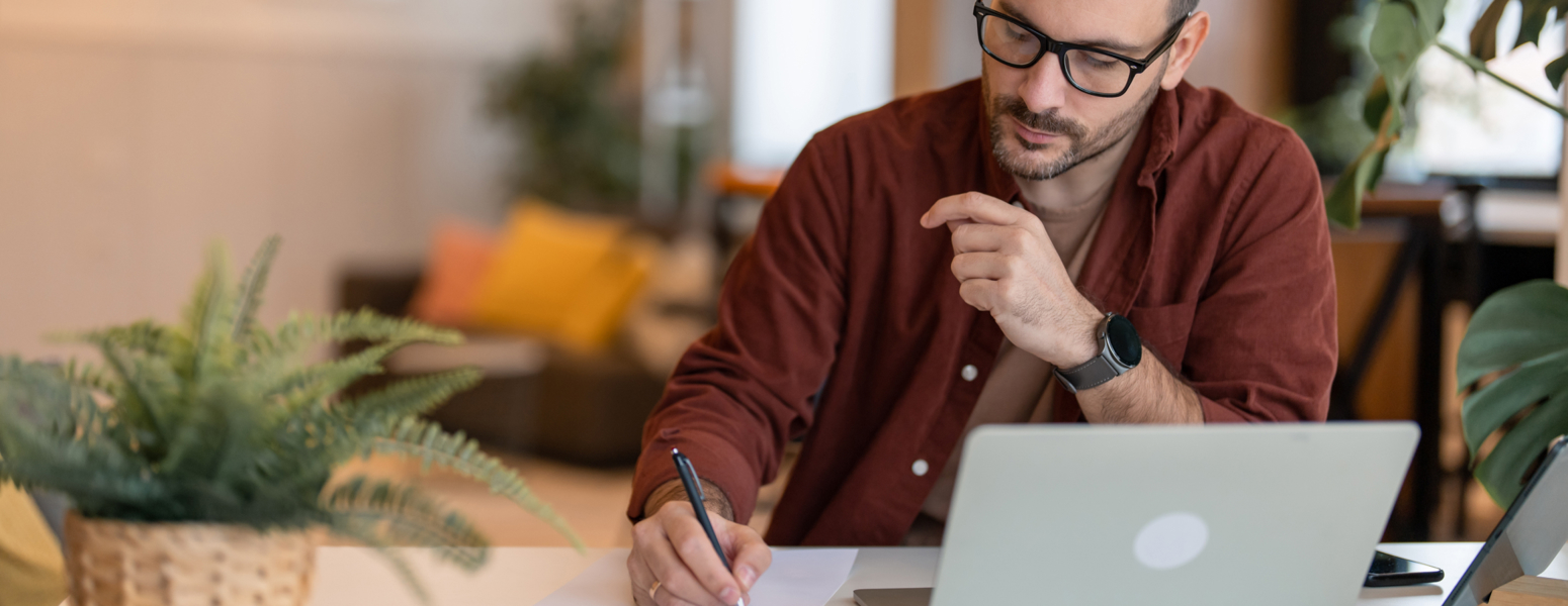 Business setting up advertising online